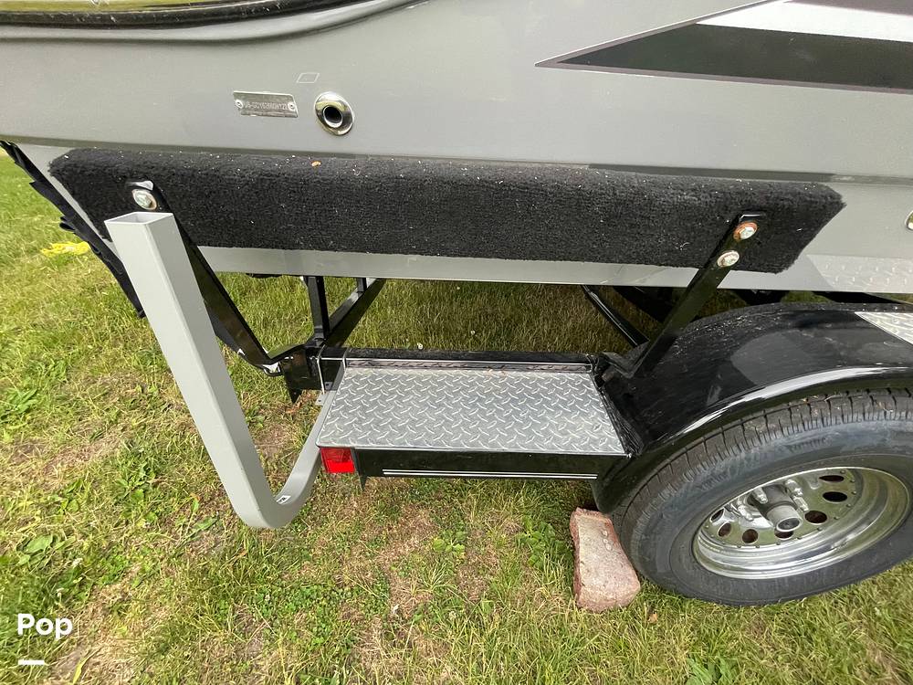 Slide: The Image of Hurricane Sundeck Sport 205 2022 - 12644107