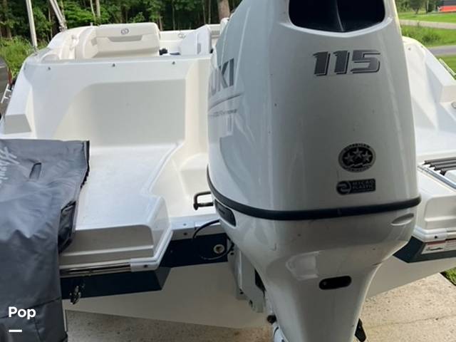 Slide: The Image of Hurricane SunDeck Sport SS 185 OB 2023 - 14674142