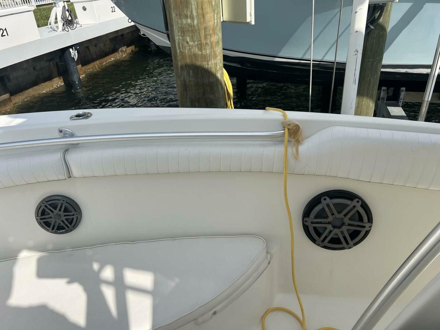 Slide: The Image of Hydra-Sports 2400 CC Vector 2004 - 4155954