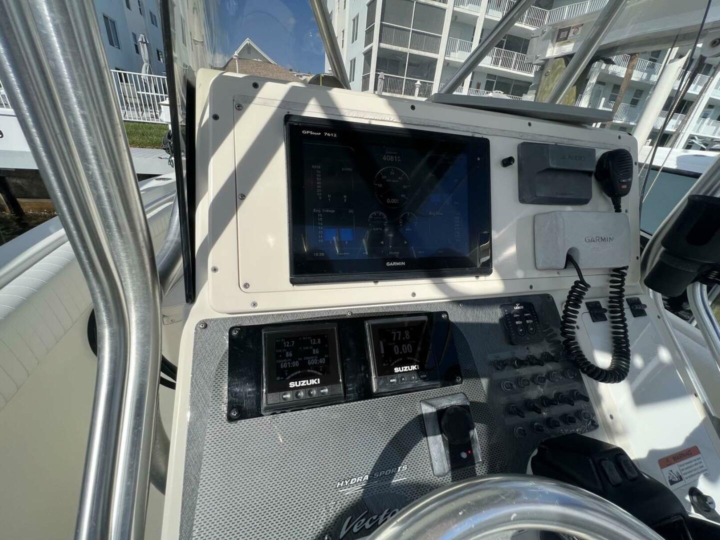 Slide: The Image of Hydra-Sports 2400 CC Vector 2004 - 4155957