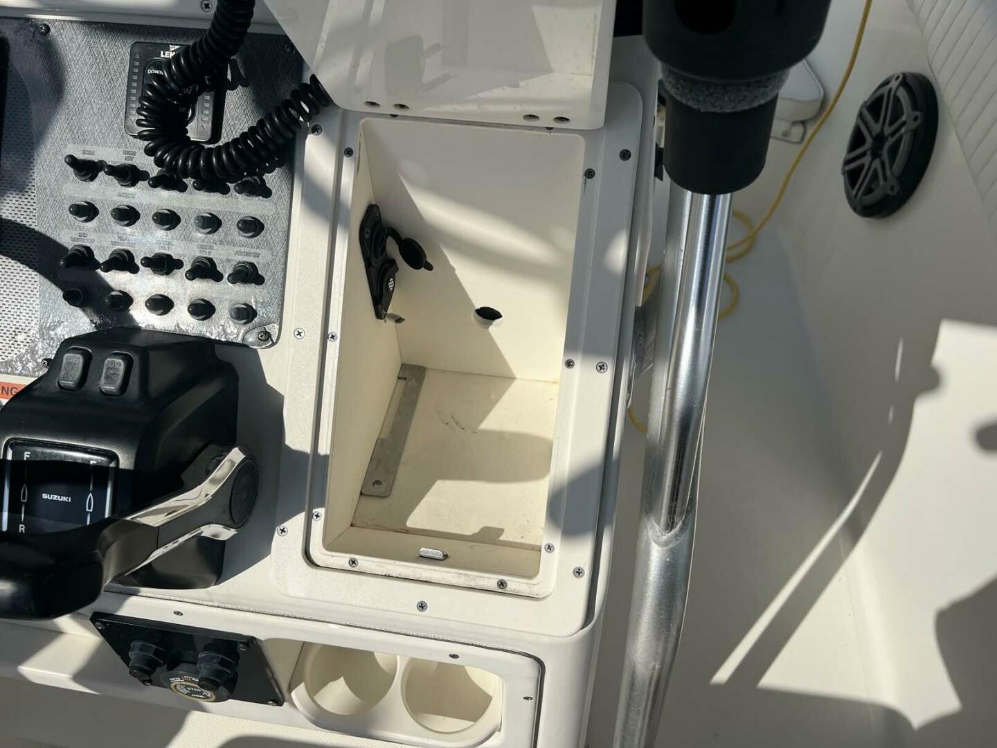 Slide: The Image of Hydra-Sports 2400 CC Vector 2004 - 4155962