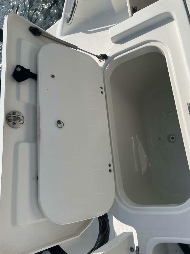 Slide: The Image of Hydra-Sports 2400 CC Vector 2004 - 4155973