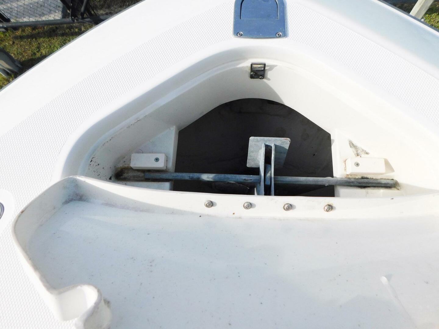 Slide: The Image of Hydra-Sports Vector 2400 CC 2004 - 4871303