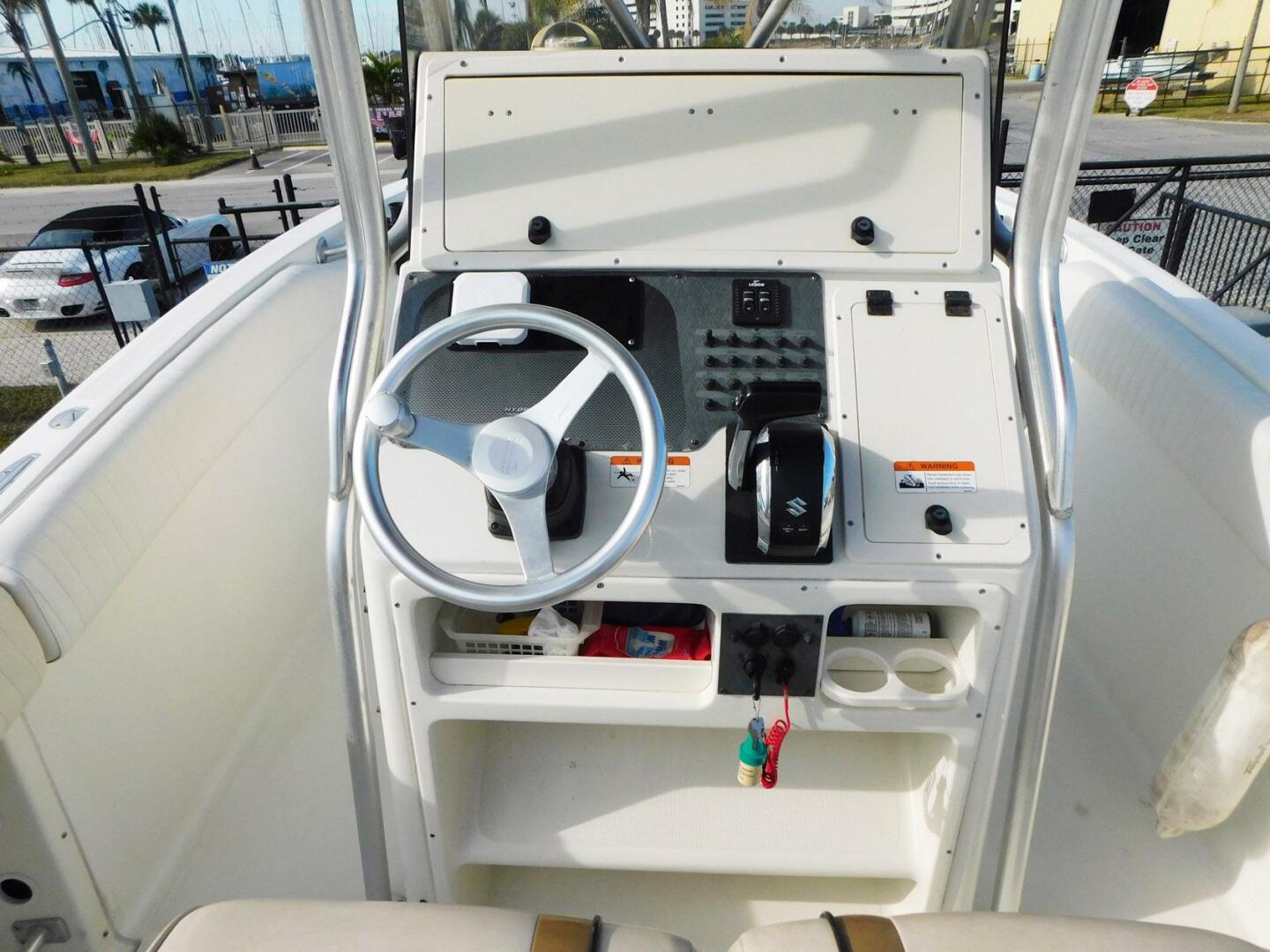 Slide: The Image of Hydra-Sports Vector 2400 CC 2004 - 4871306