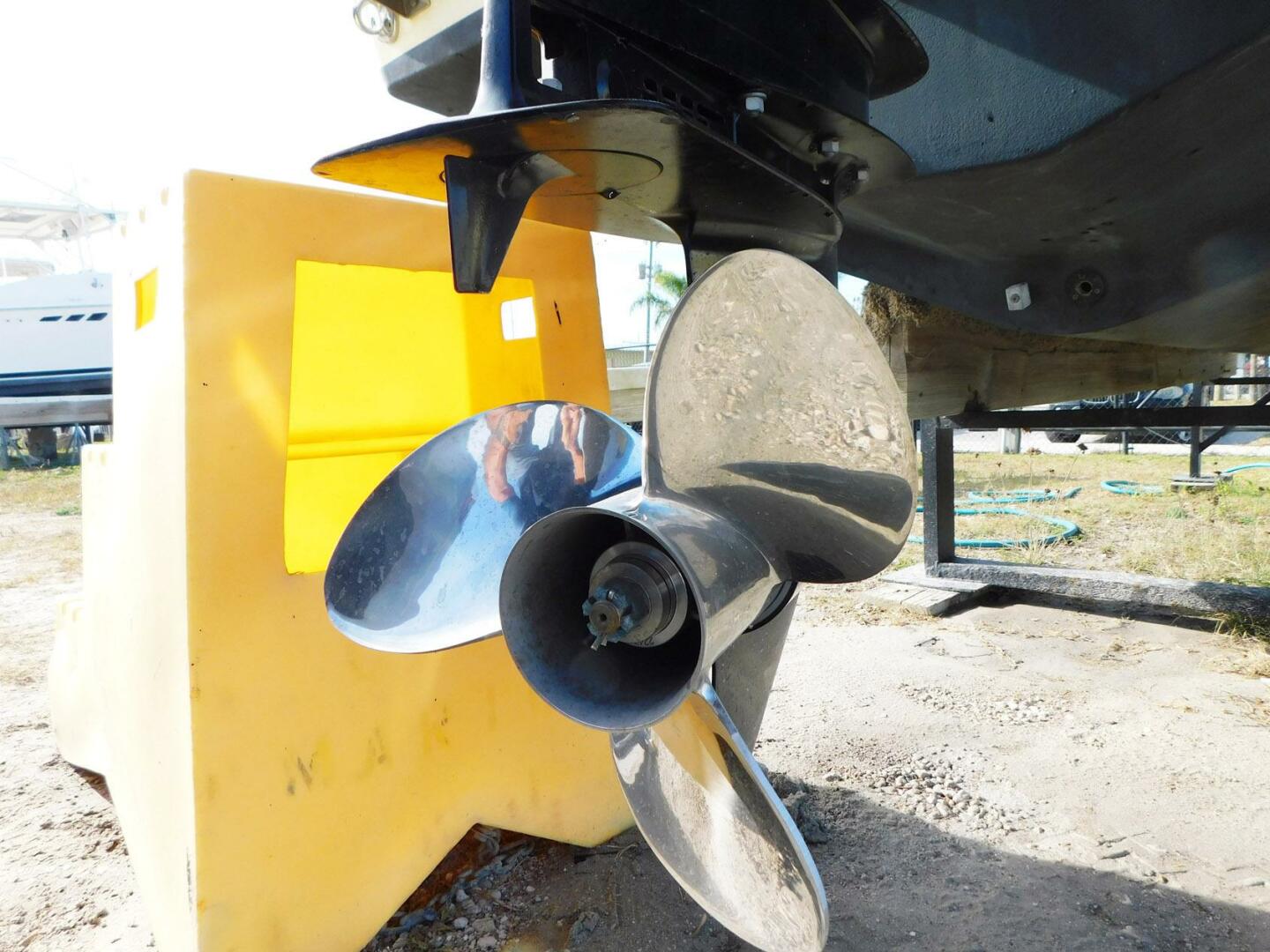 Slide: The Image of Hydra-Sports Vector 2400 CC 2004 - 4871319