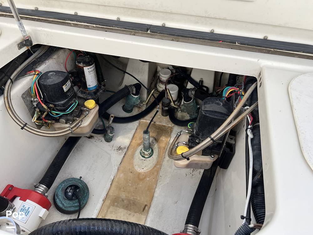 Slide: The Image of Clean Refinished Hull Interior - 13972409