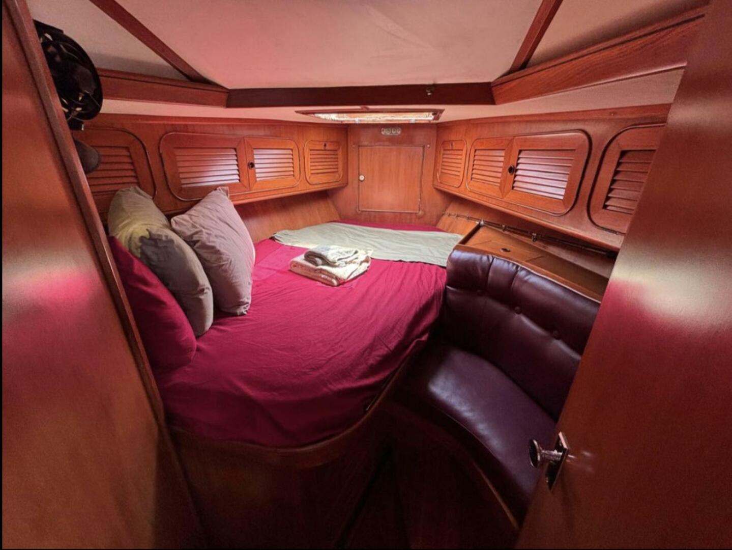 Slide: The Image of Hylas 44 1989 - 5287912