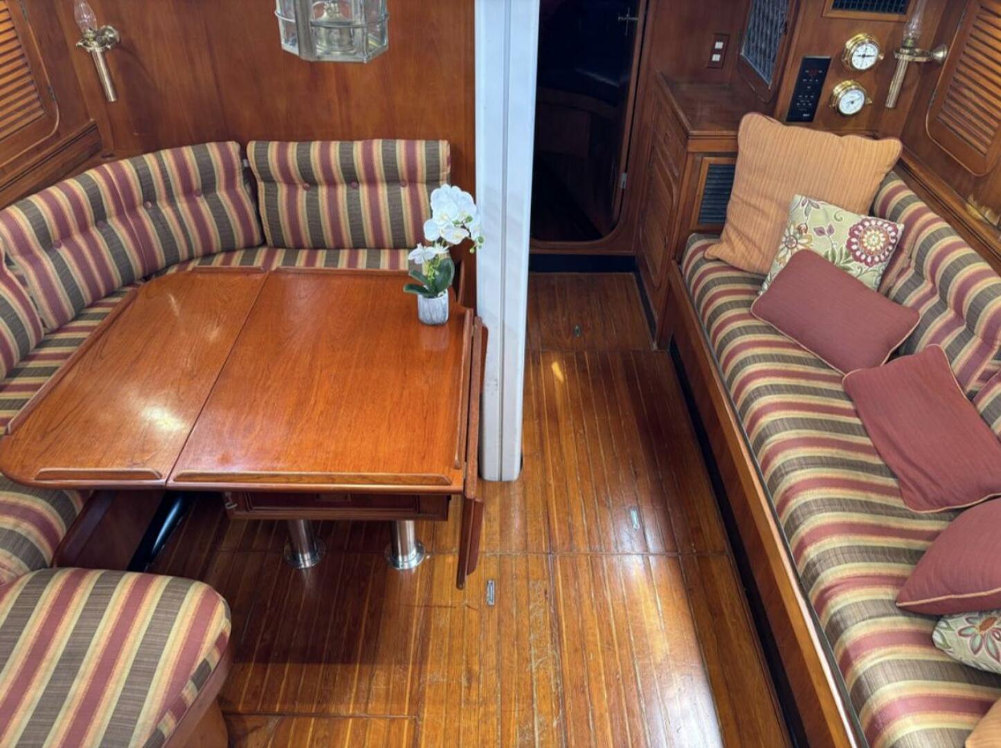 Slide: The Image of Hylas 44 1989 - 5287924