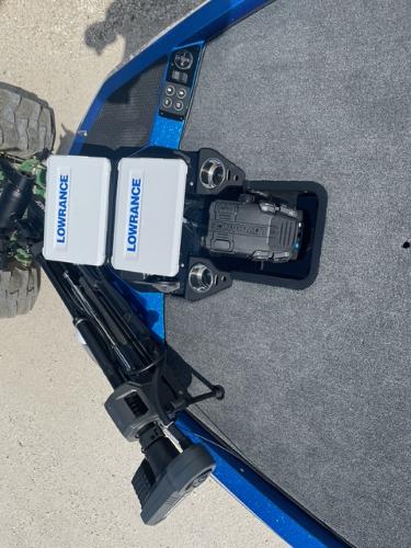 Slide: The Image of iKon LX21 2024 boat with Lowrance electronics and trolling motor. - 10