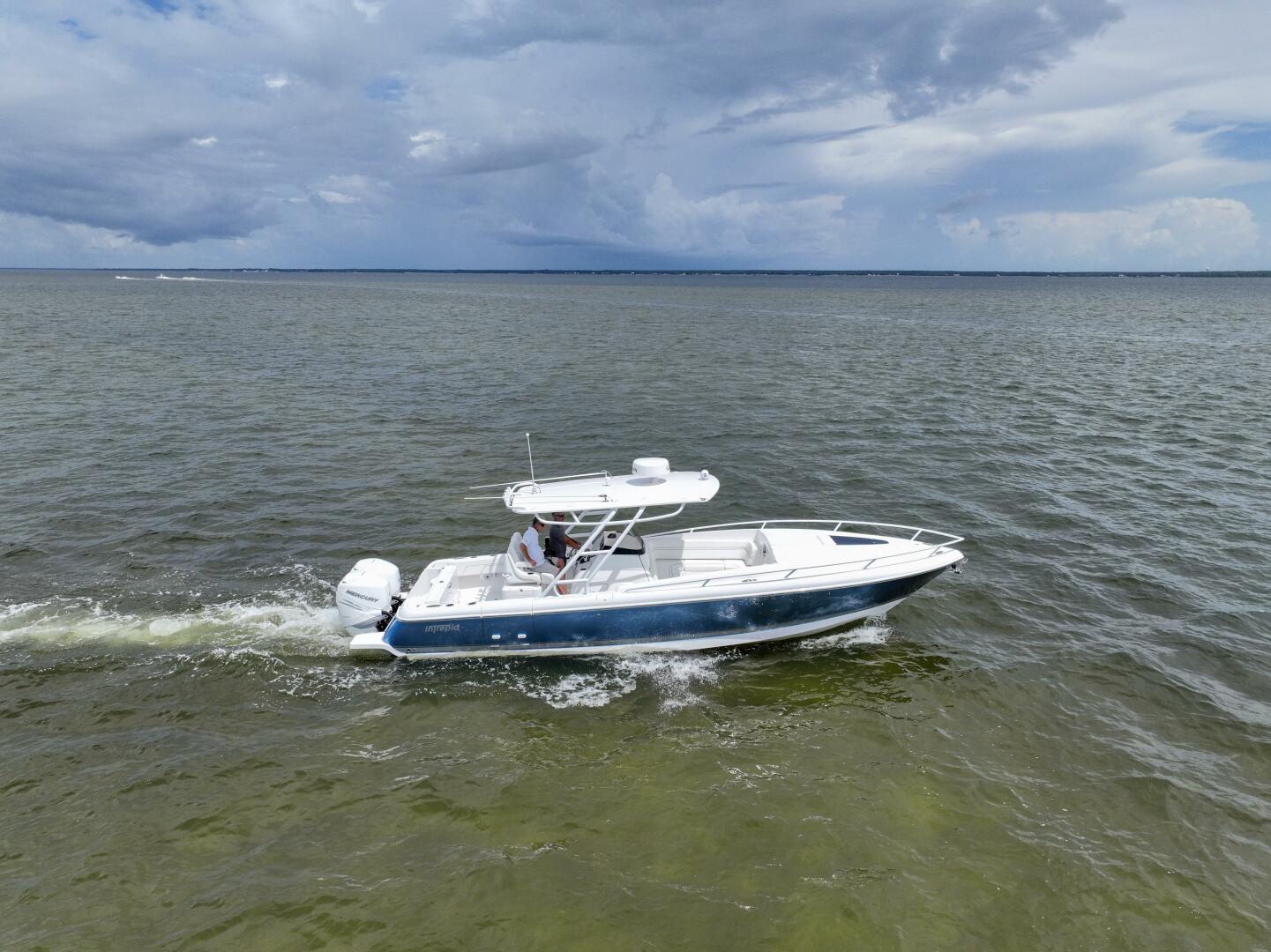 Slide: The Image of 2023 Intrepid 327-I Valor- Profile - 5409767