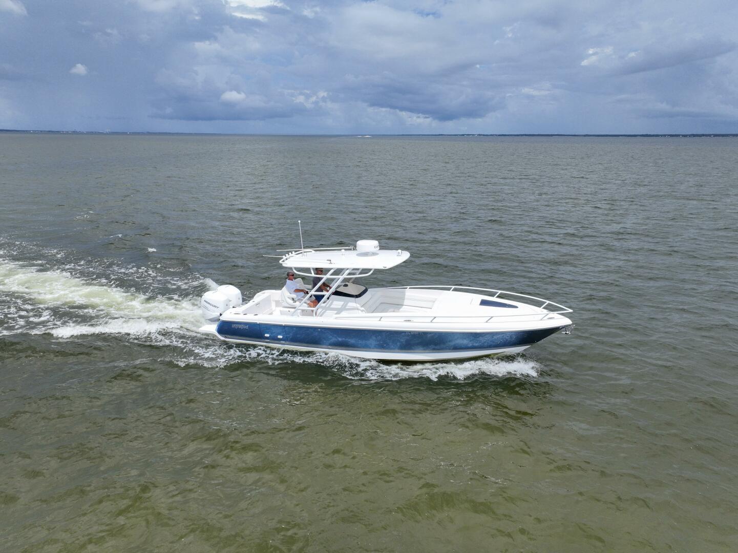 Slide: The Image of 2023 Intrepid 327-I Valor- Profile - 5409769