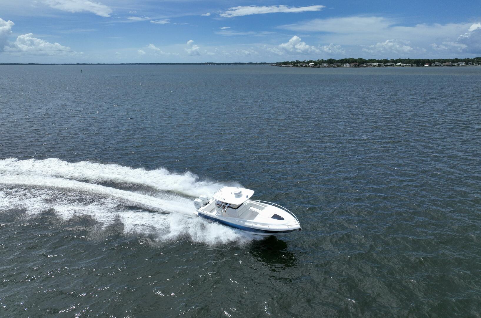 Slide: The Image of 2023 Intrepid 327-I Valor- Profile - 5409781