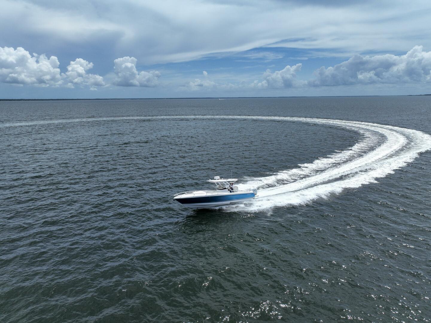 Slide: The Image of 2023 Intrepid 327-I Valor- Profile - 5409784