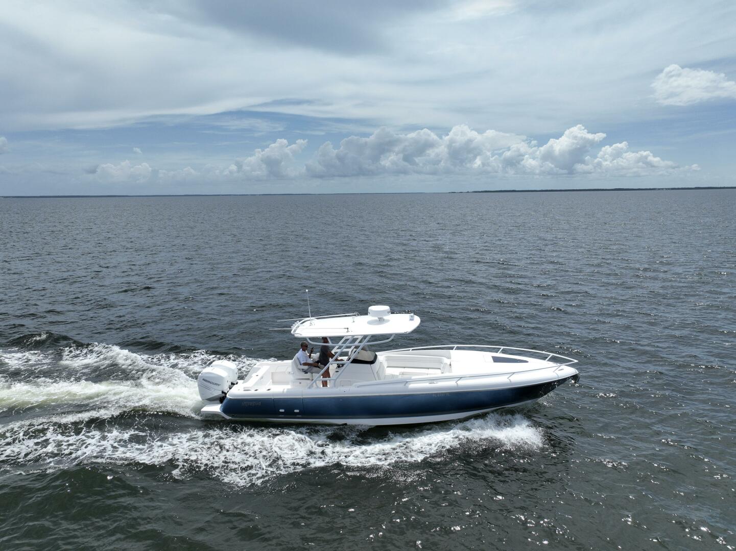 Slide: The Image of 2023 Intrepid 327-I Valor- Profile - 5409786