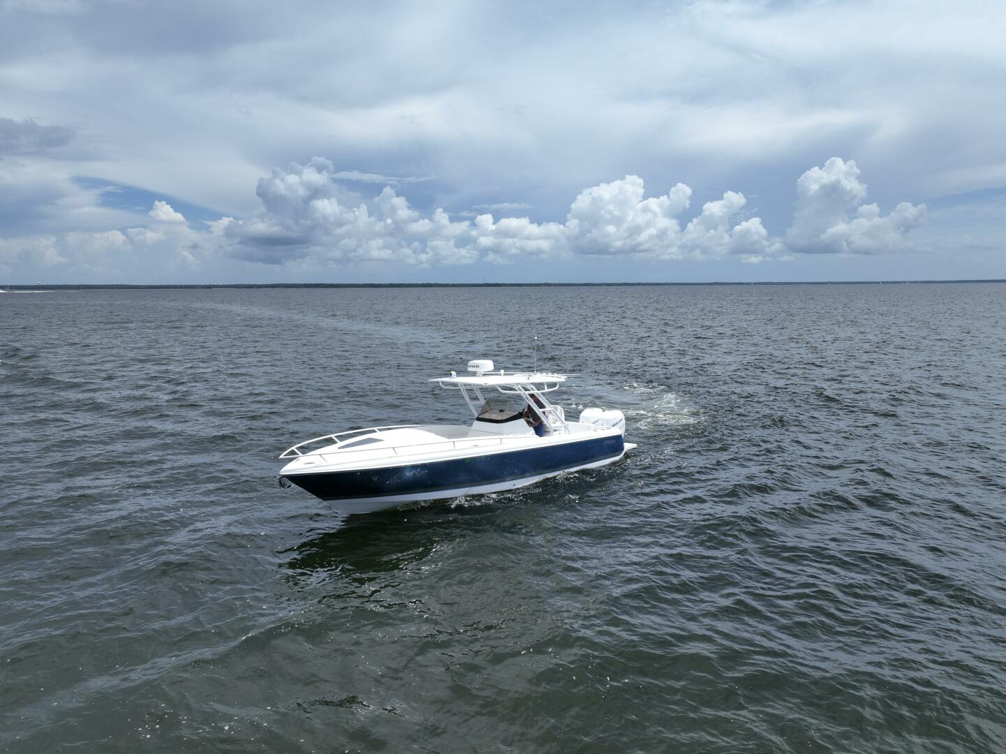 Slide: The Image of 2023 Intrepid 327-I Valor- Profile - 5409787