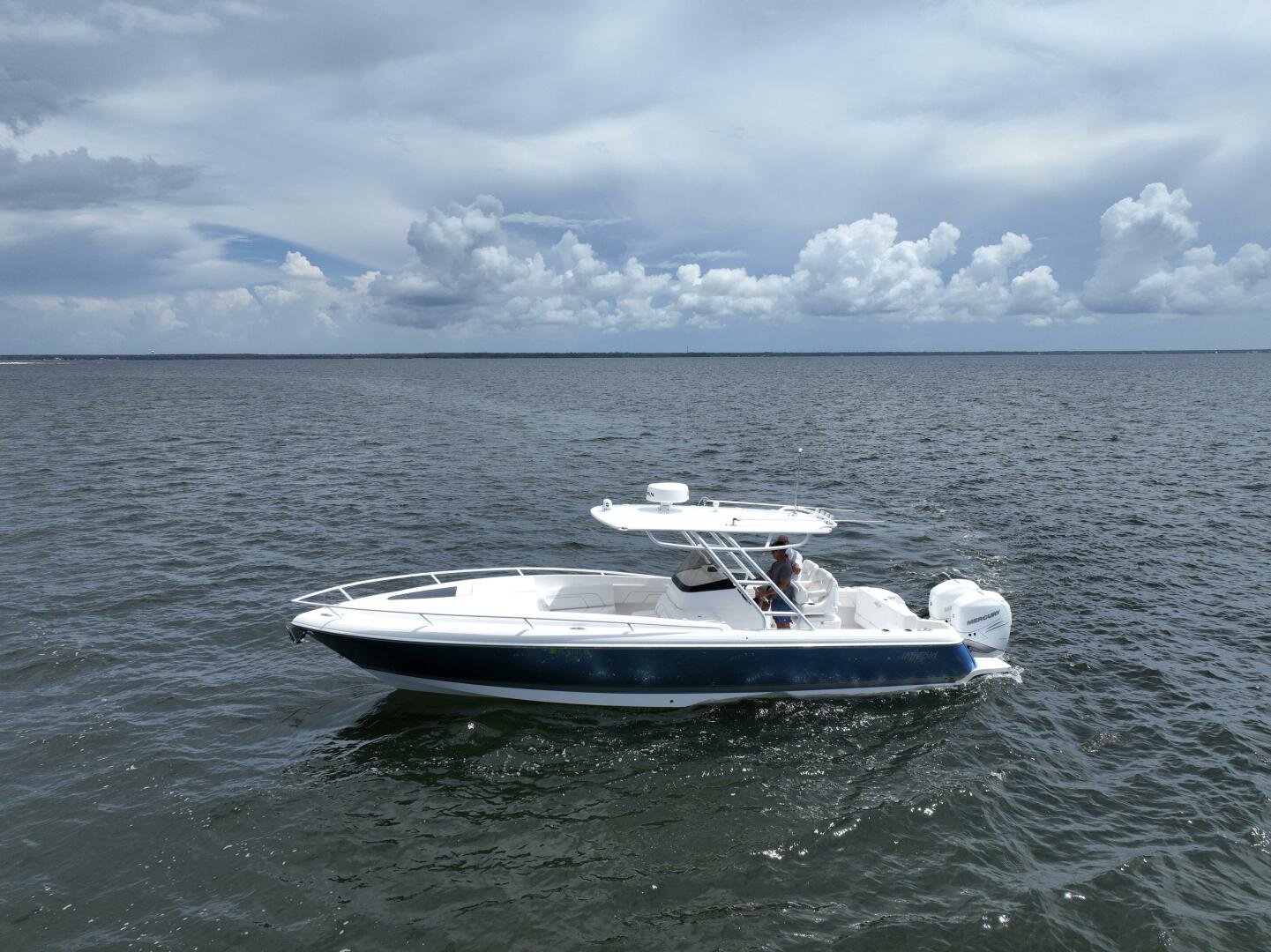 Slide: The Image of 2023 Intrepid 327-I Valor- Profile - 5409788