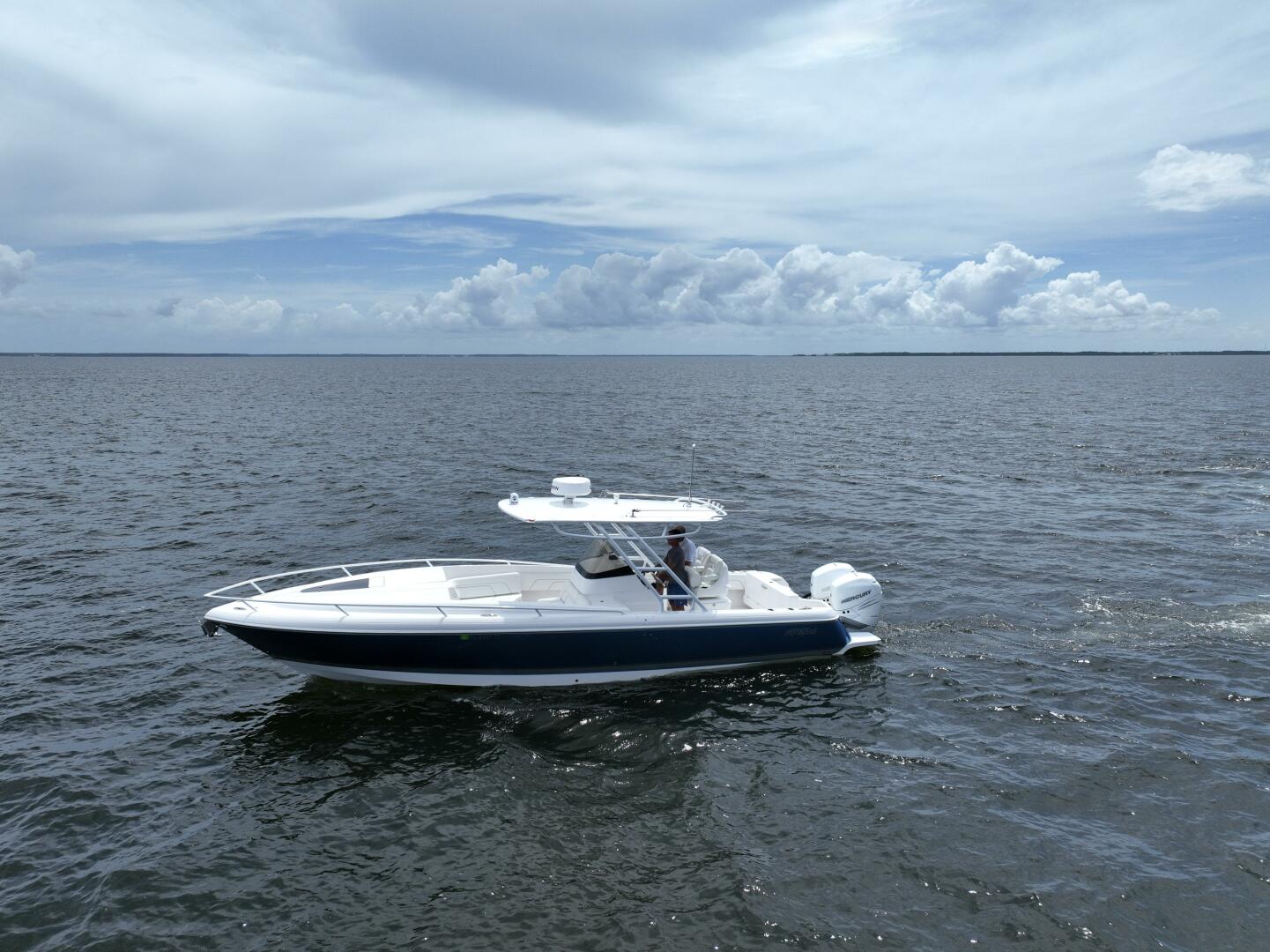 Slide: The Image of 2023 Intrepid 327-I Valor- Profile - 5409790