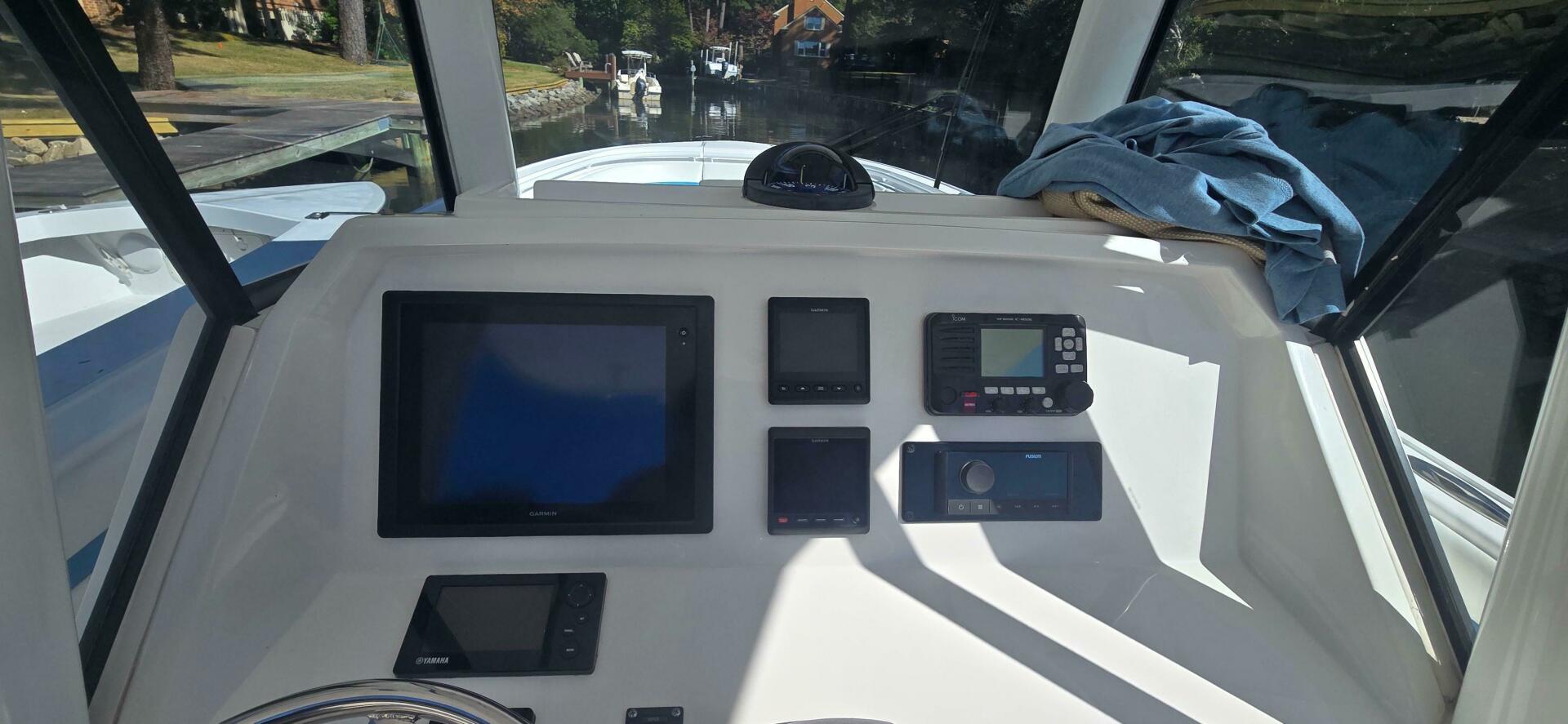 Slide: The Image of Intrepid 327 Center Console 2015 - 4797040