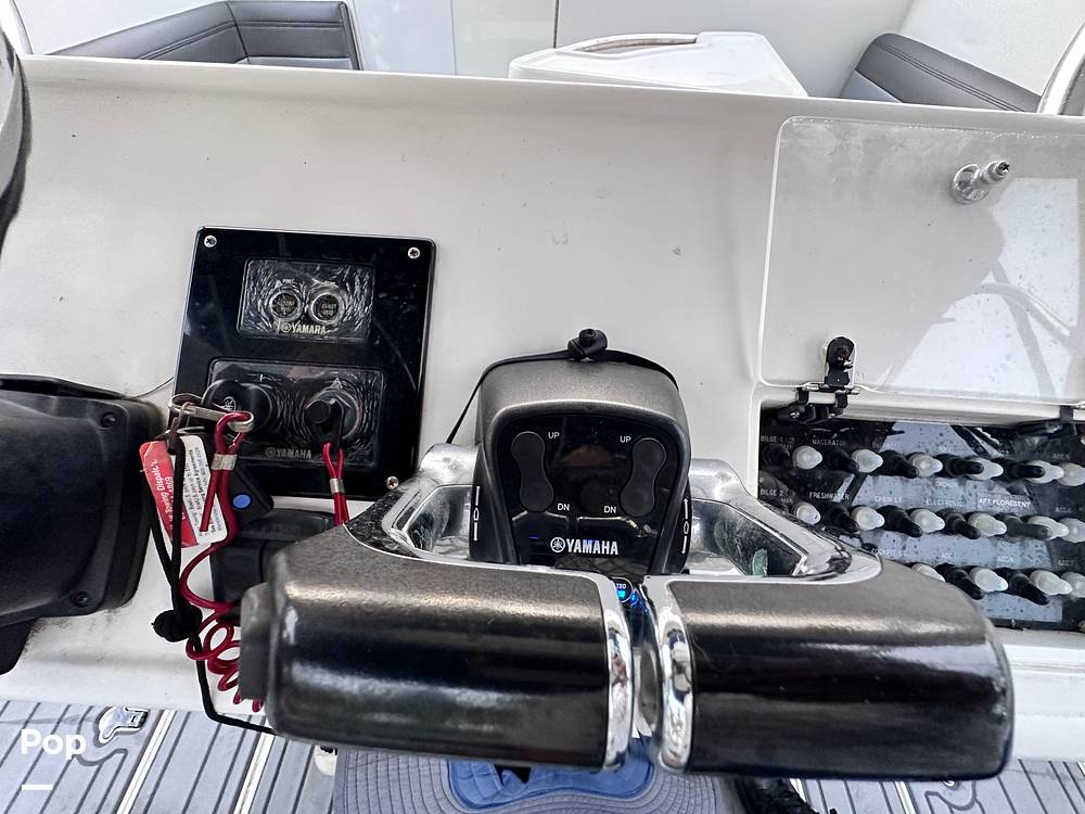 Slide: The Image of Throttle Controls Detail - 14764173