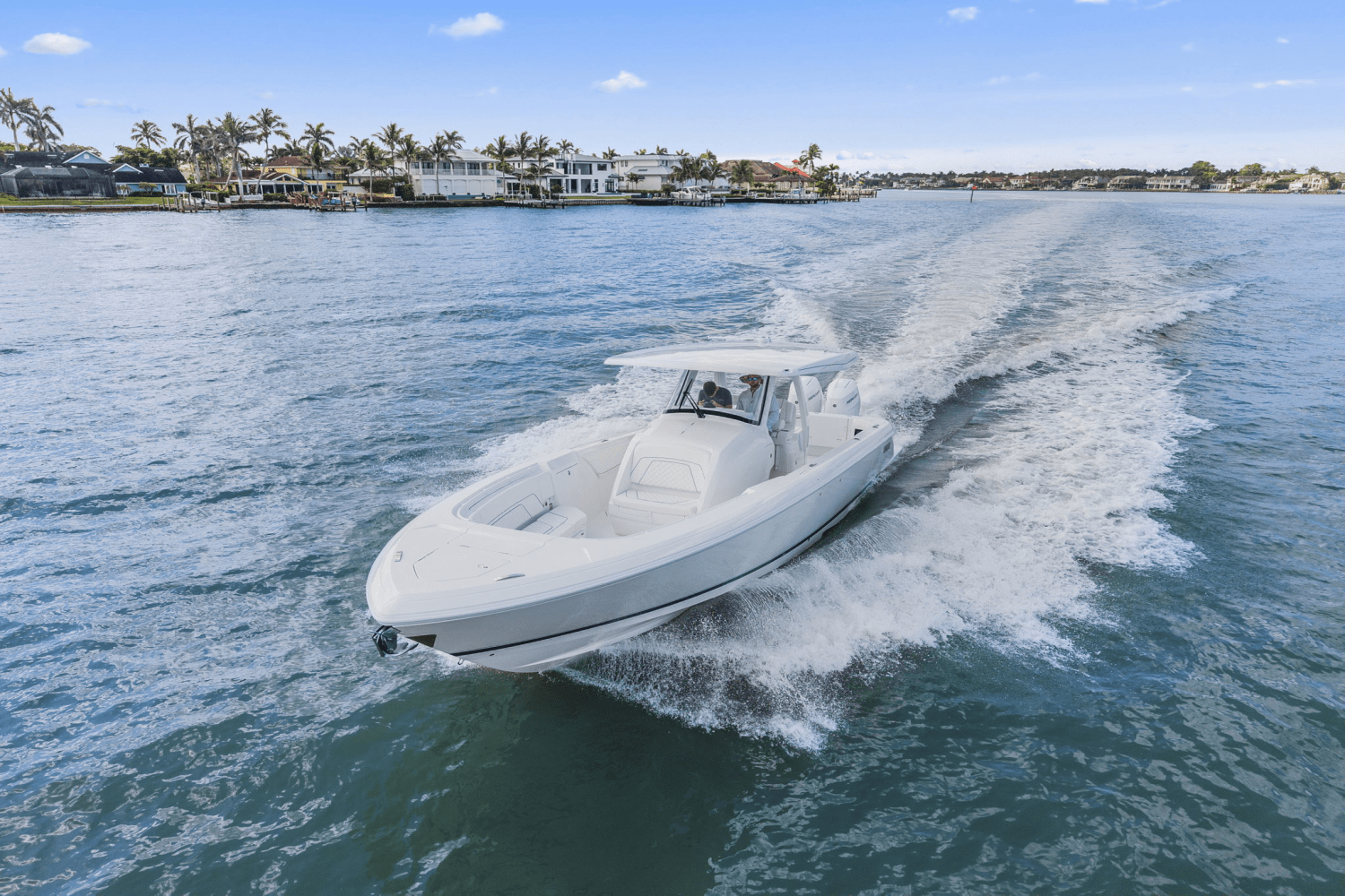 Slide: The Image of Intrepid 345 NOMAD SE 2025 - 13