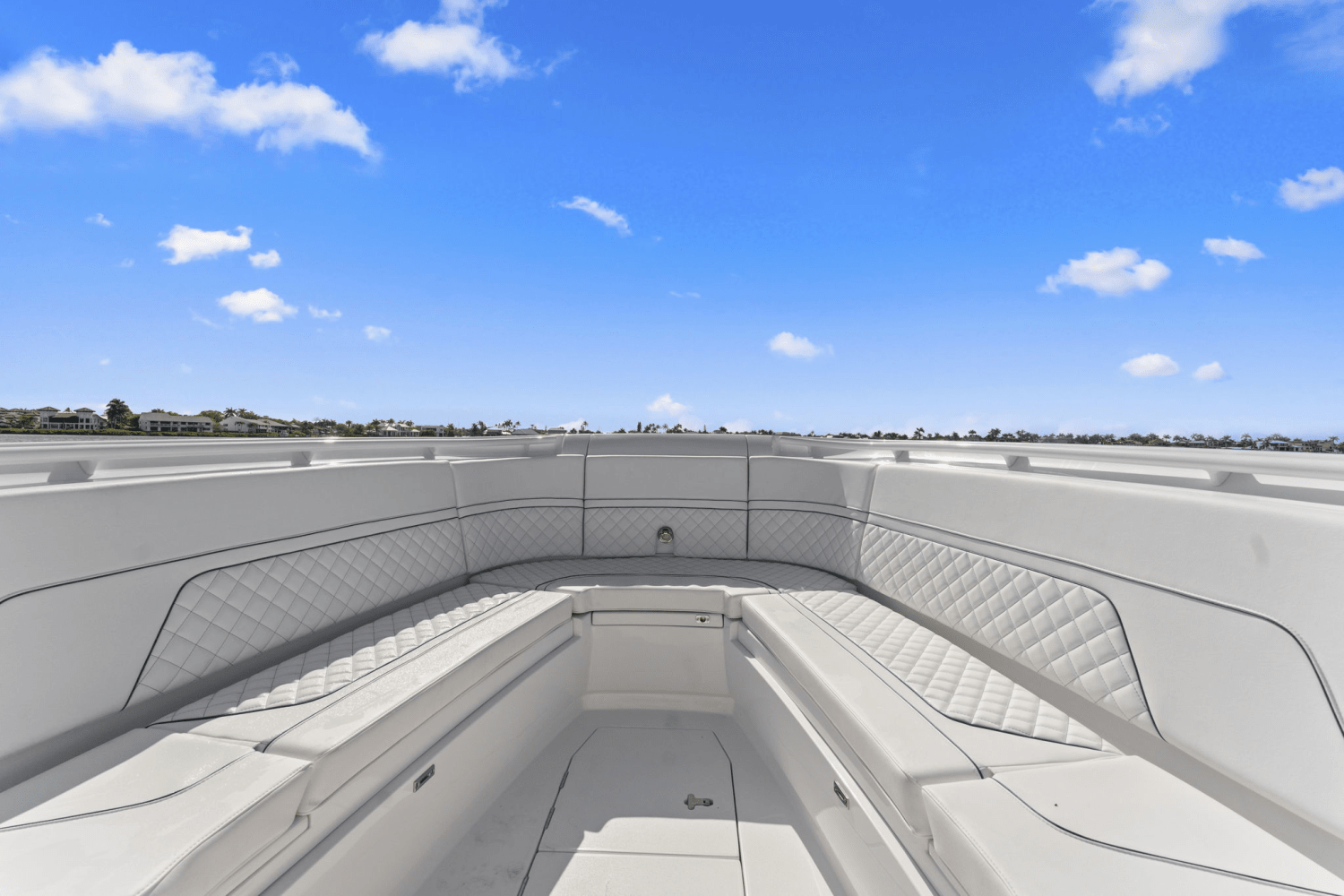 Slide: The Image of Intrepid 345 NOMAD SE 2025 - 16