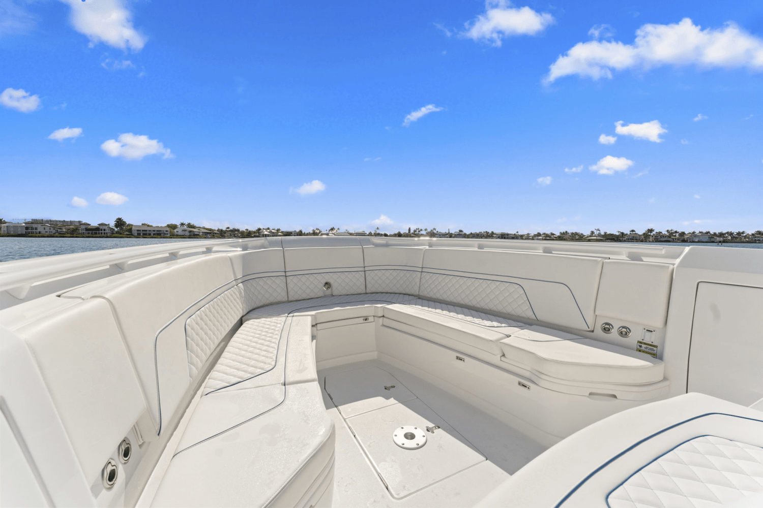 Slide: The Image of Intrepid 345 NOMAD SE 2025 - 17