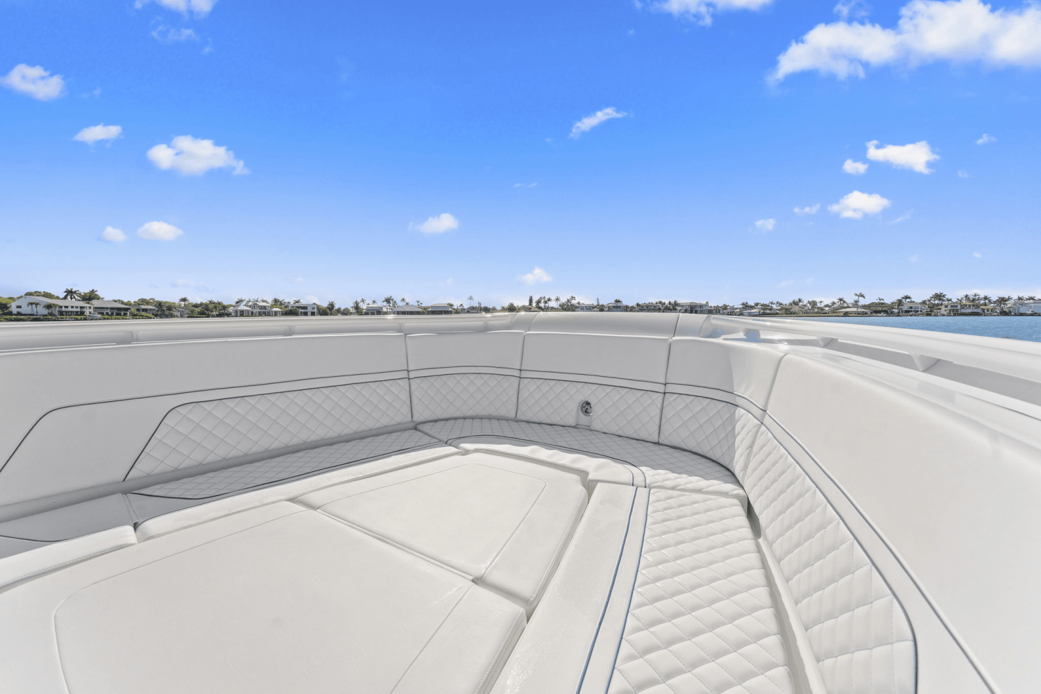 Slide: The Image of Intrepid 345 NOMAD SE 2025 - 19