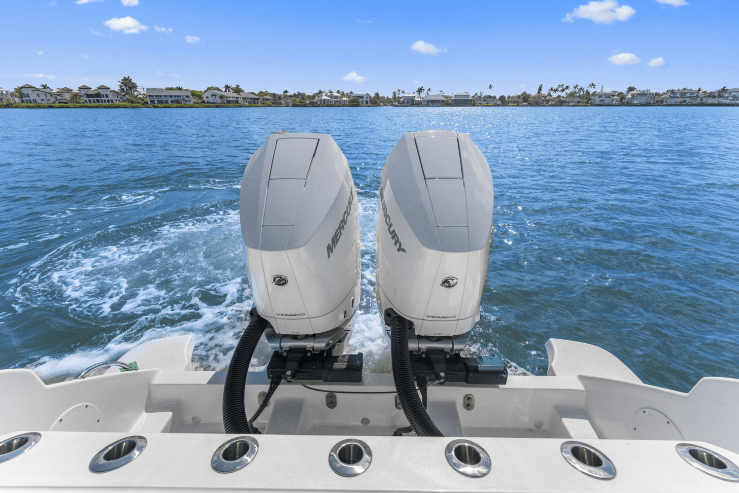 Slide: The Image of Intrepid 345 NOMAD SE 2025 - 25