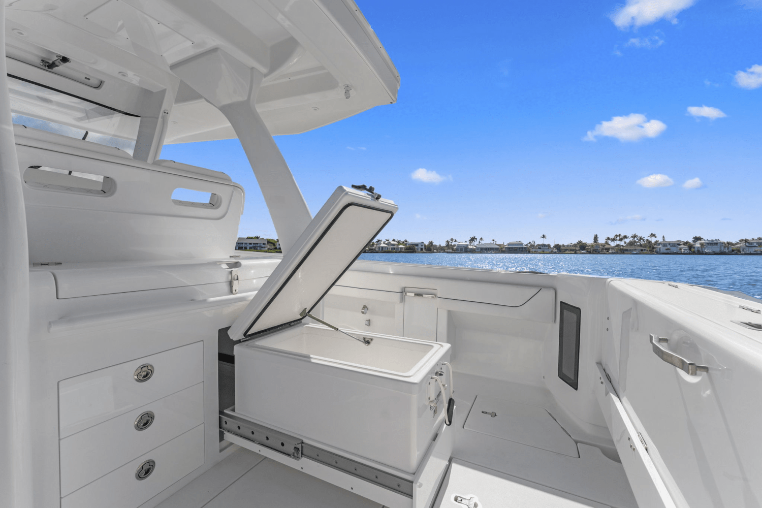 Slide: The Image of Intrepid 345 NOMAD SE 2025 - 27