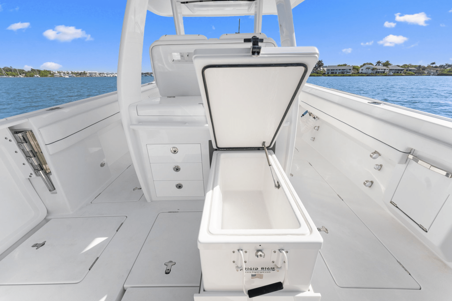 Slide: The Image of Intrepid 345 NOMAD SE 2025 - 28