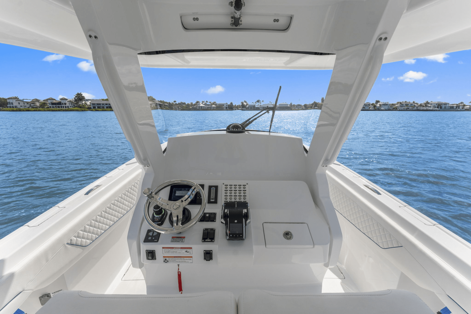 Slide: The Image of Intrepid 345 NOMAD SE 2025 - 30