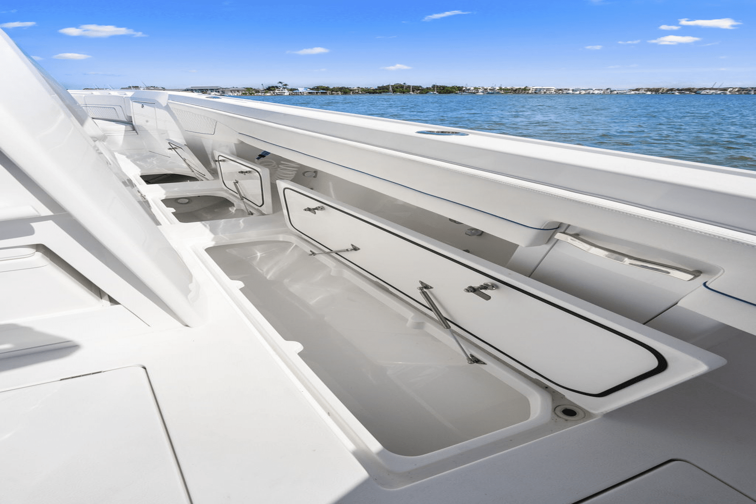 Slide: The Image of Intrepid 345 NOMAD SE 2025 - 34