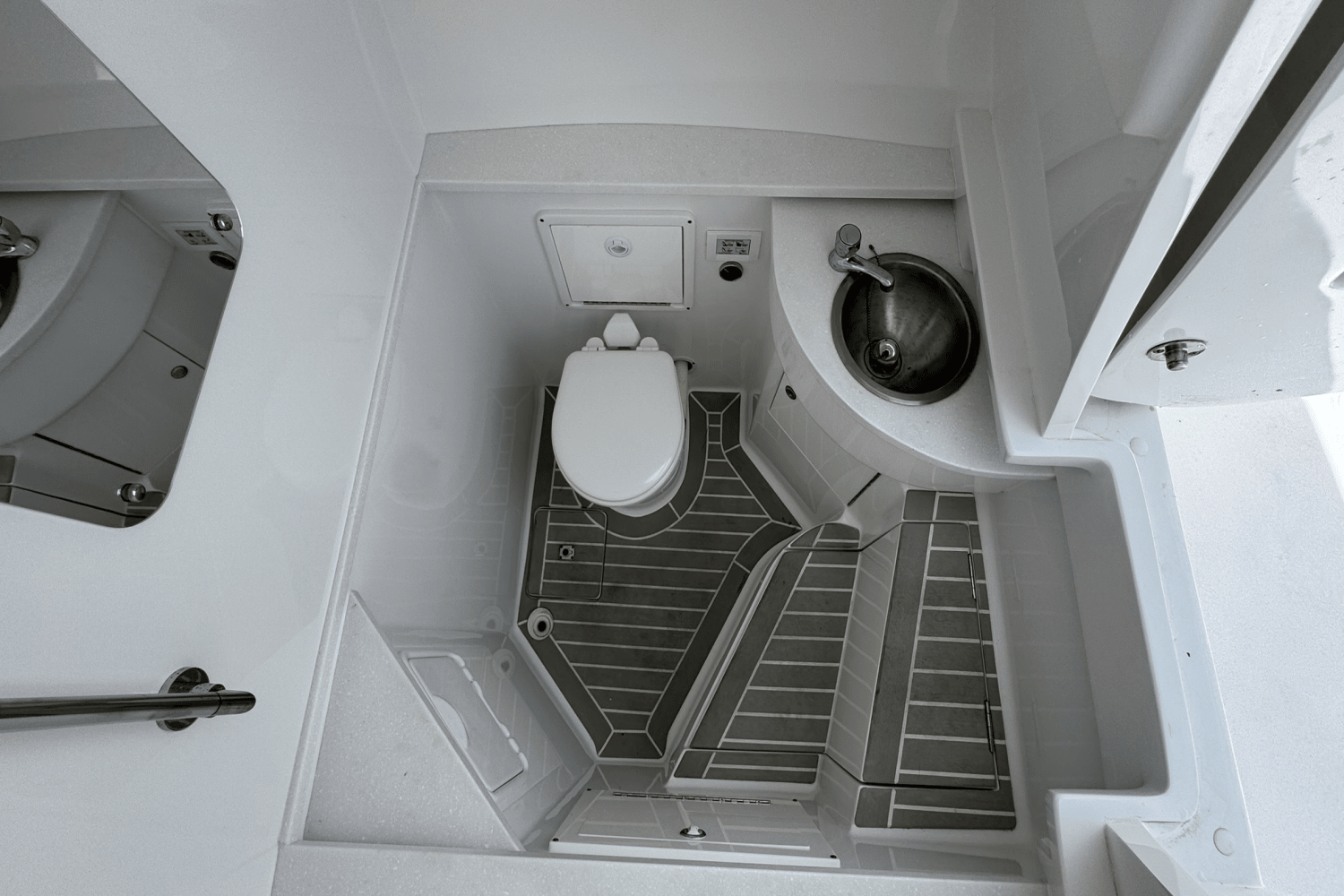 Slide: The Image of Intrepid 407 NOMAD FE 2024 - 27