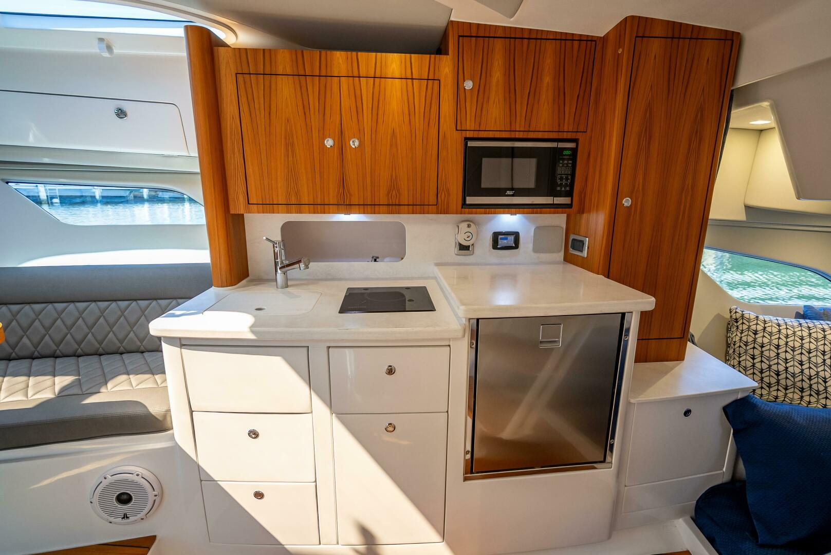 Slide: The Image of Intrepid 41 Valor 2023 - 5135745
