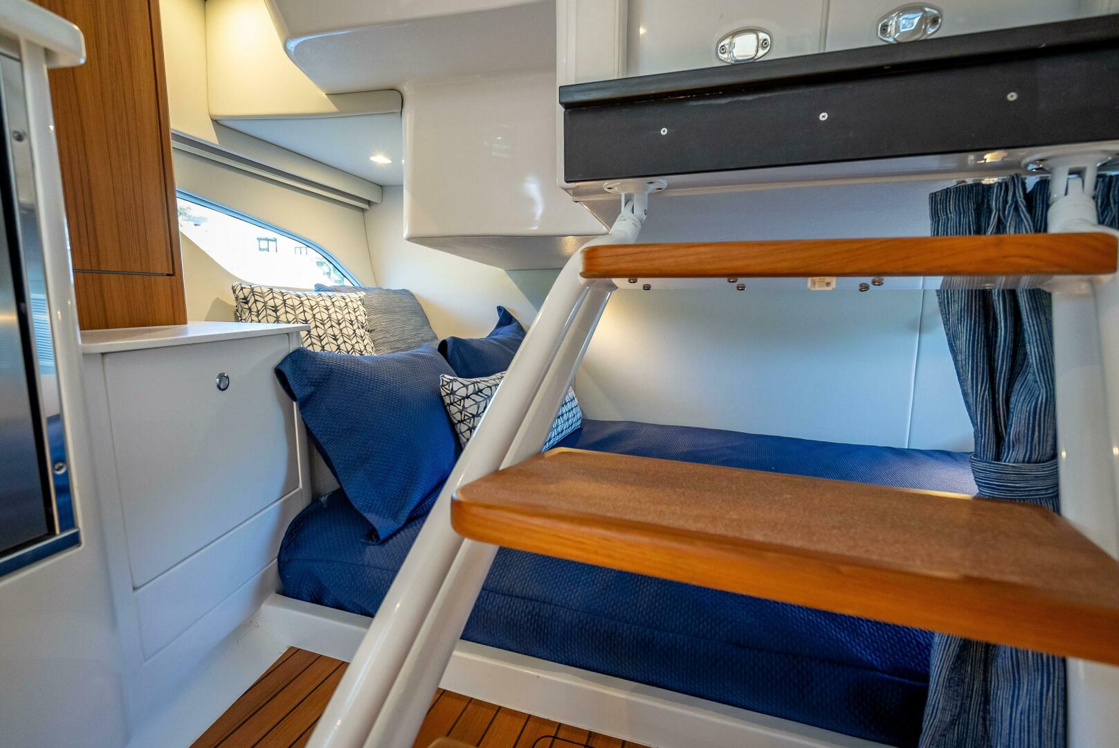 Slide: The Image of Intrepid 41 Valor 2023 - 5135749