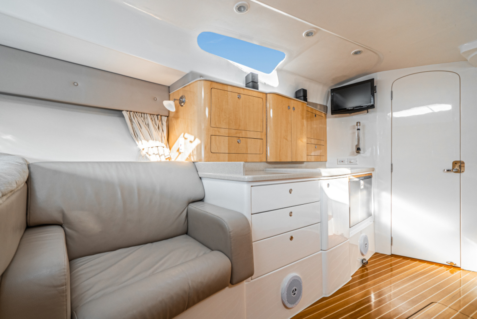 Slide: The Image of Intrepid 430 Sport Yacht 2010 - 5074065
