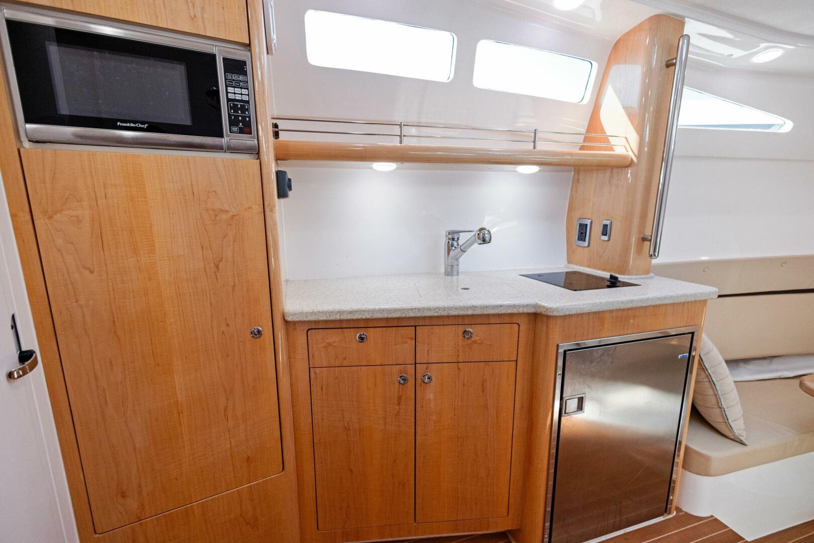 Slide: The Image of 2015 Intrepid 475 Panacea  -Galley - 5026119