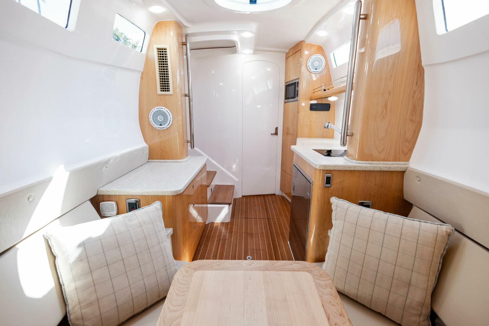 Slide: The Image of 2015 Intrepid 475 Panacea -Dinette - 5026120