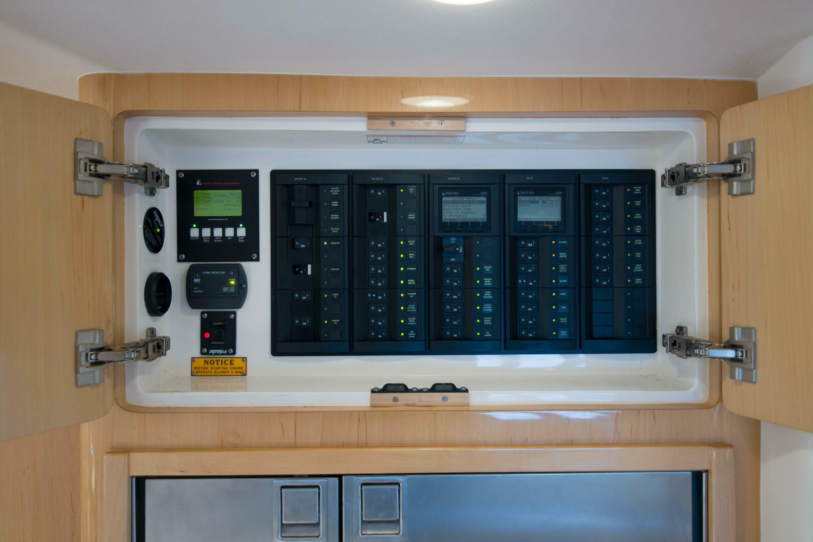 Slide: The Image of Intrepid 475 Sport Yacht 2013 - 5435543