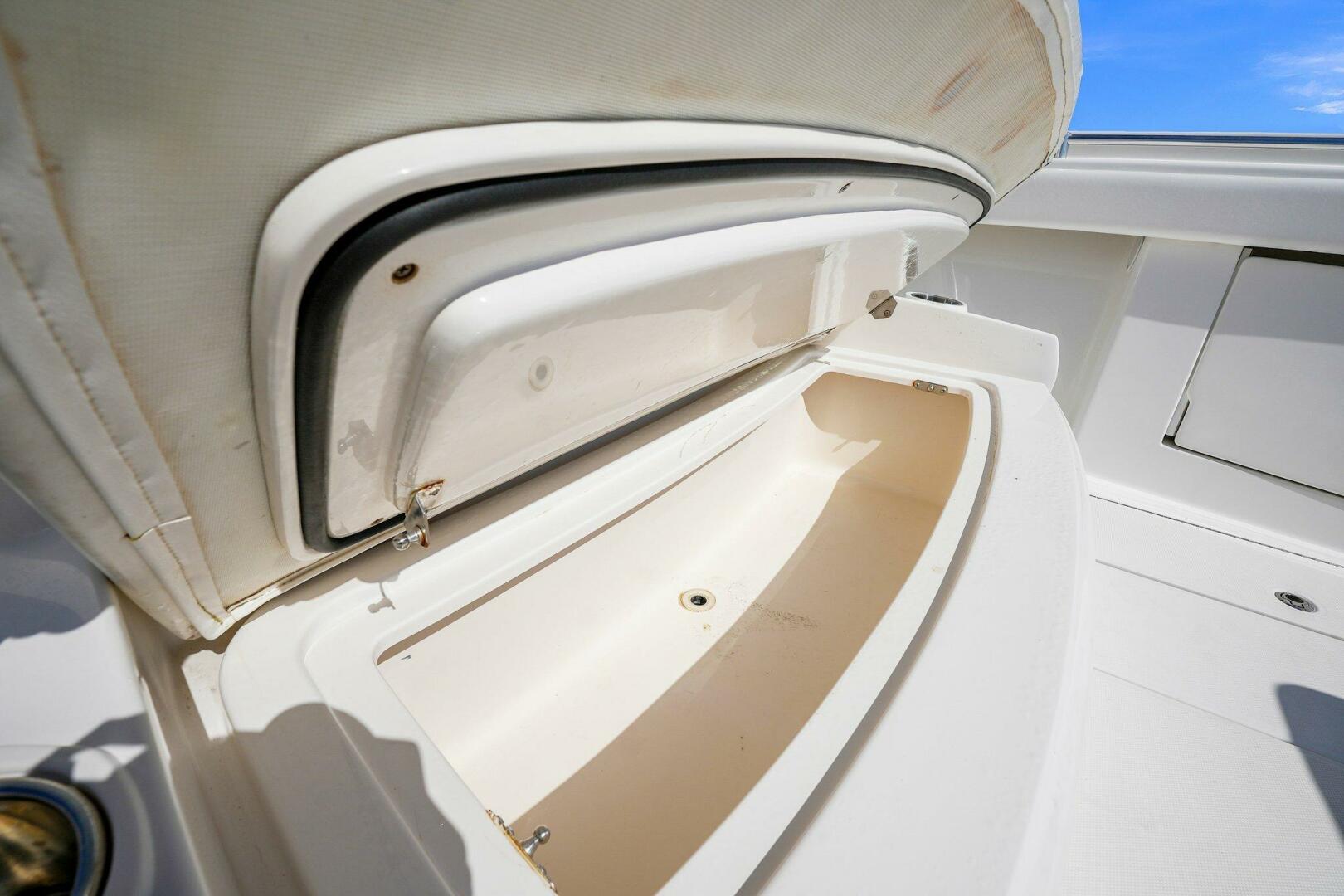 Slide: The Image of 2015 39 Invincible Center Console - Fish Box - 4389586