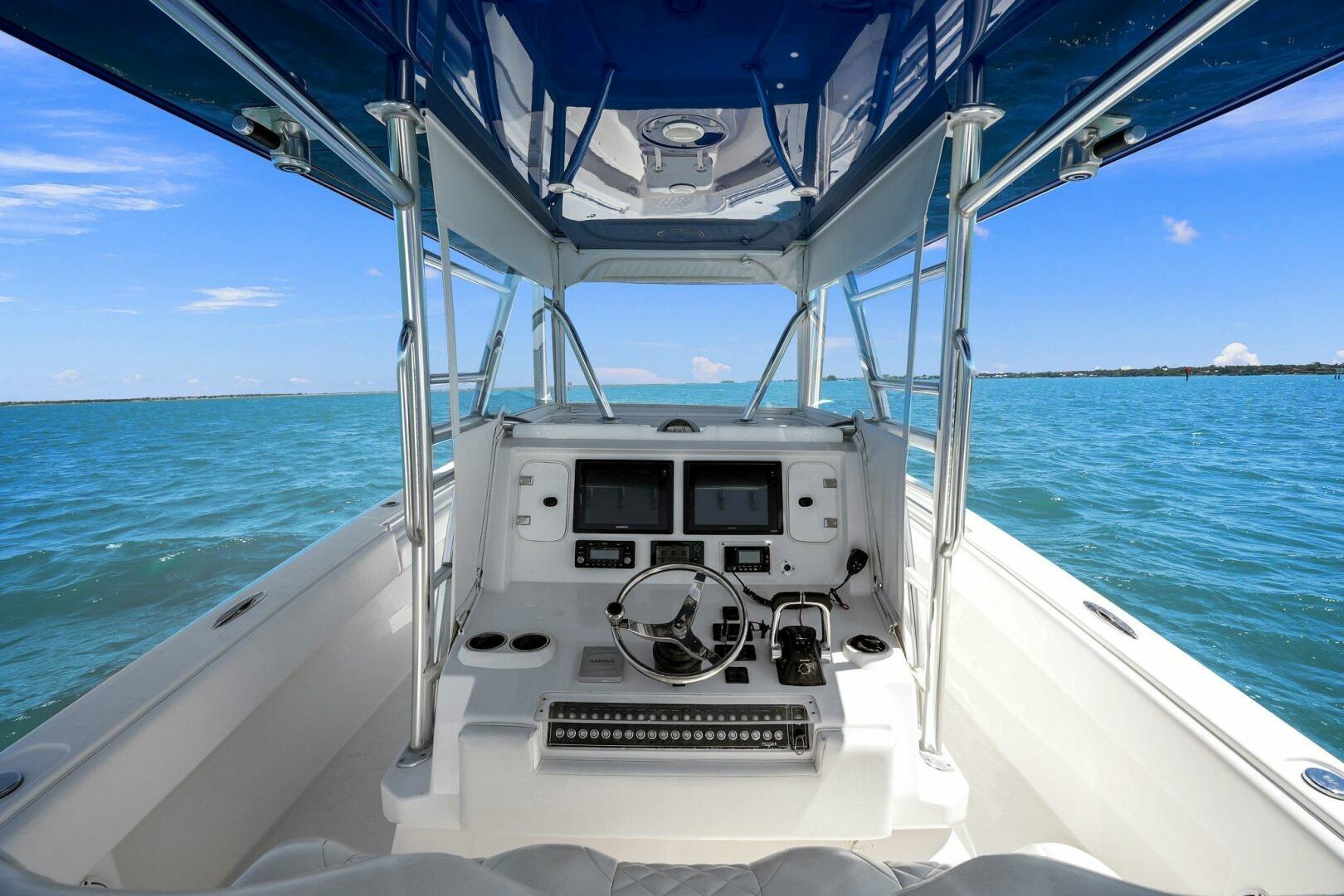 Slide: The Image of 2015 39 Invincible Center Console - Helm - 4389631