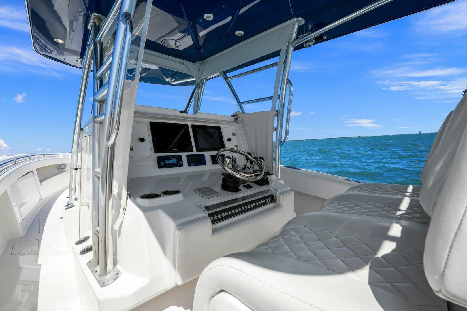 Slide: The Image of 2015 39 Invincible Center Console - Helm - 4389623