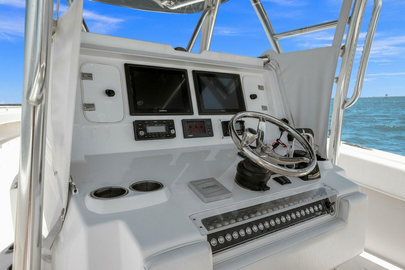 Slide: The Image of 2015 39 Invincible Center Console - Helm - 4389627