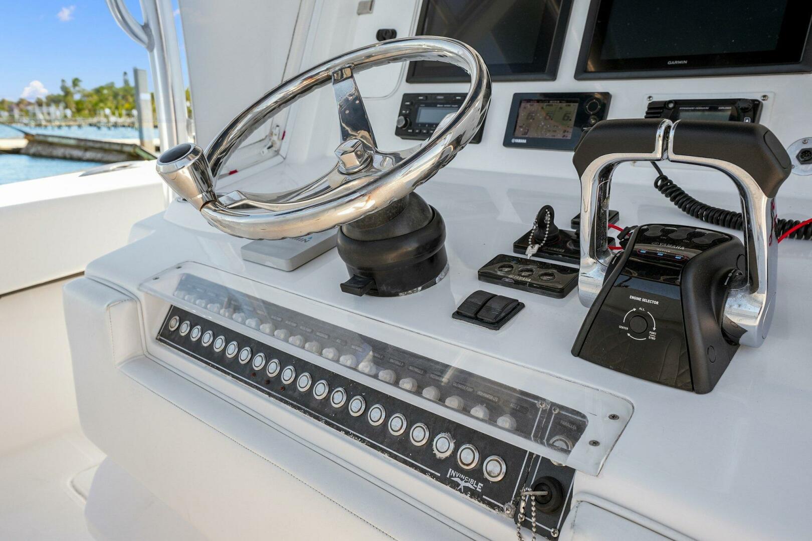 Slide: The Image of 2015 39 Invincible Center Console - Helm - 4389576