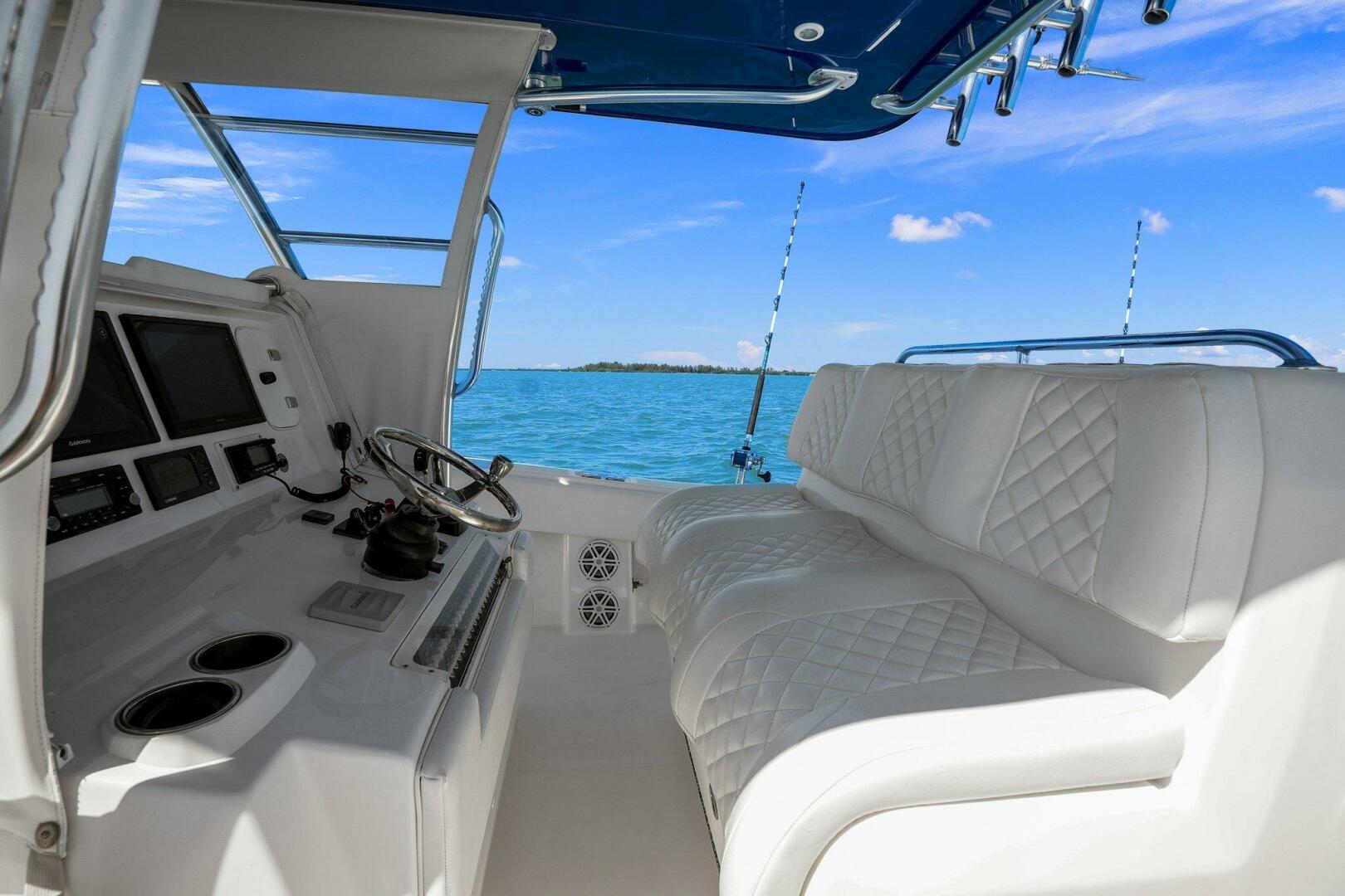 Slide: The Image of 2015 39 Invincible Center Console - Helm - 4389636