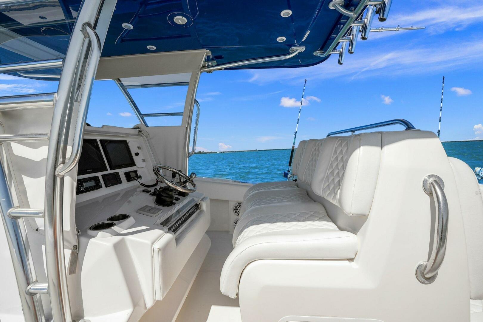 Slide: The Image of 2015 39 Invincible Center Console - Helm - 4389638