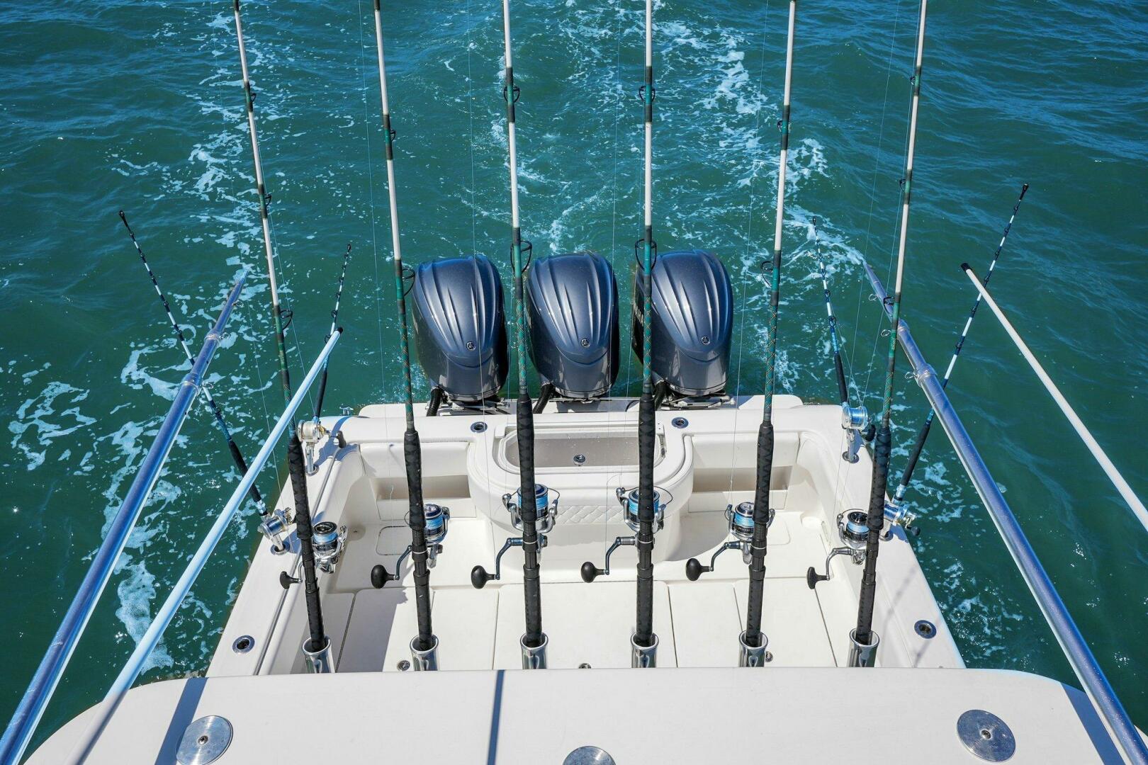 Slide: The Image of 2015 39 Invincible Center Console - 4389699