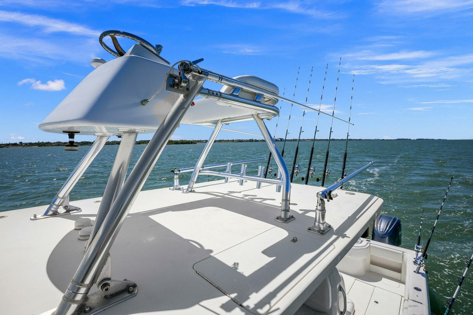 Slide: The Image of 2015 39 Invincible Center Console - Crows Nest Helm - 4389719