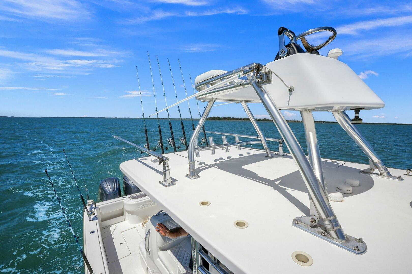 Slide: The Image of 2015 39 Invincible Center Console - Crows Nest Helm - 4389720