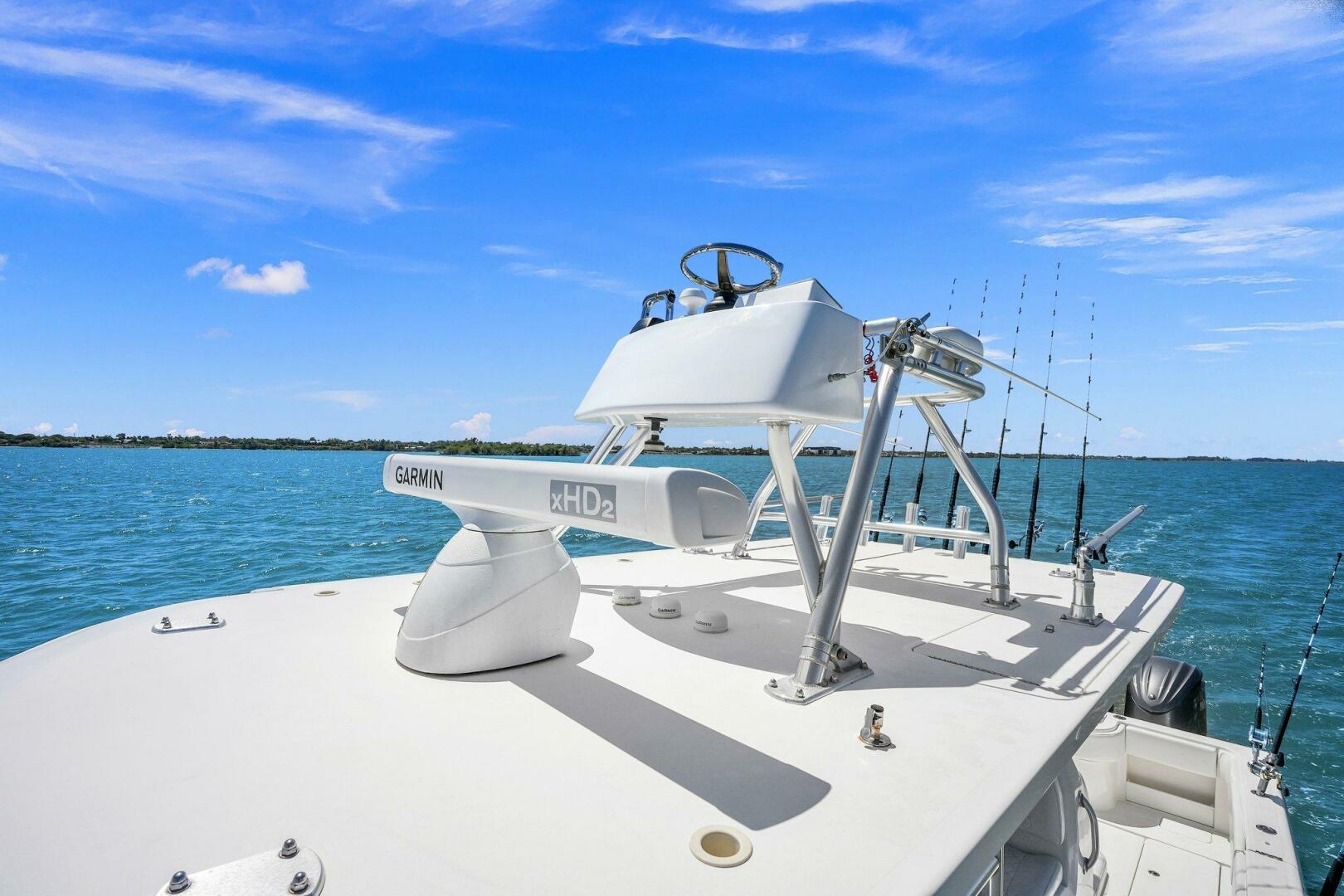 Slide: The Image of 2015 39 Invincible Center Console - Crows Nest Helm - 4389718